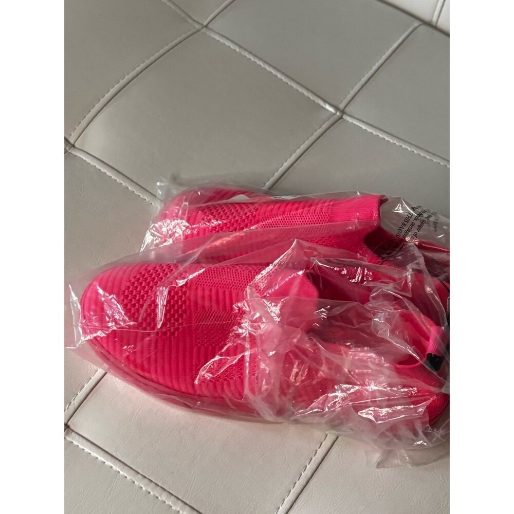 Women’s Slip-On Knit Sneakers - Vibrant Pink